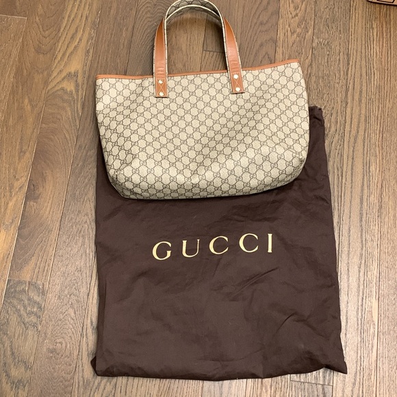 Authentic Gucci leather Tote "Shelly" GG SUPREME Tote - Picture 2 of 8
